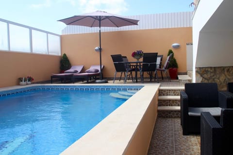 Castelinho Carrascal Sintra Summer Apt & Heated Pool Vacation rental in Sintra