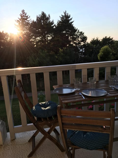 View (from property/room), Balcony/Terrace, Dining area, Sunset