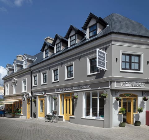 Property building, Neighbourhood, Street view, Location