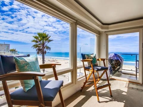 Day, Natural landscape, View (from property/room), Balcony/Terrace, Living room, Seating area, Beach, Evening entertainment, Sea view