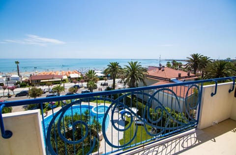 Balcony/Terrace, Sea view, Swimming pool