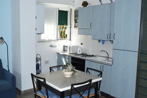 Day, Kitchen or kitchenette, Living room, Dining area, microwave, oven, stove, kitchen, kitchen