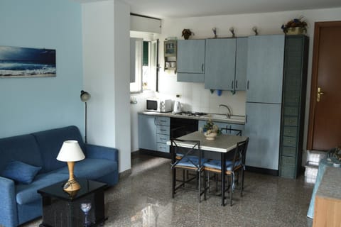 Bed, Day, Kitchen or kitchenette, Living room, Seating area, Dining area, microwave, oven, stove, kitchen