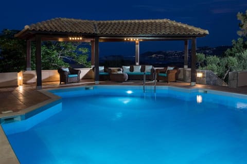 White sand Villa. Spacious villa with prive pool. Chalet in Crete