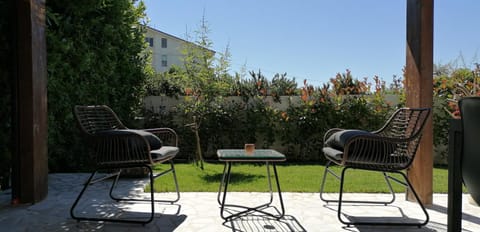 Garden, Seating area, Garden view