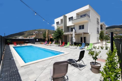 Property building, Swimming pool, Swimming pool