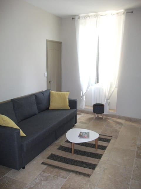 ST REMY DE PROVENCE PROCHE CENTRE VILLE - Parking privé Apartment in Saint-Remy-de-Provence