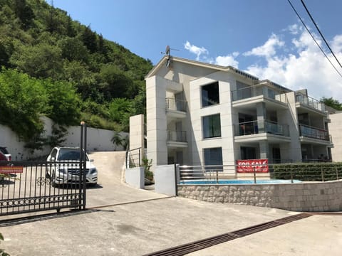 Apartment Stoliv Mare Condominio in Kotor Municipality