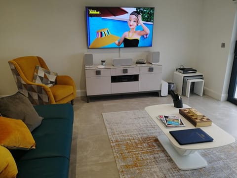 TV and multimedia, Living room, Seating area