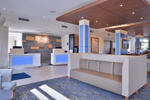Holiday Inn Express & Suites - Olathe West, an IHG Hotel Hotel in Lenexa