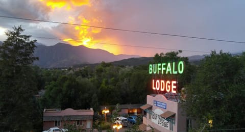 Buffalo Lodge Bicycle Resort - Amazing access to local trails & the Garden Motel in Colorado Springs