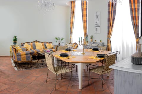 Living room, Dining area