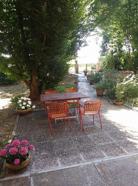 Patio, BBQ facilities, Garden