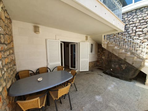 Patio, Facade/entrance, Balcony/Terrace