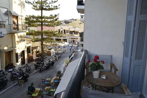 Balcony/Terrace, Street view