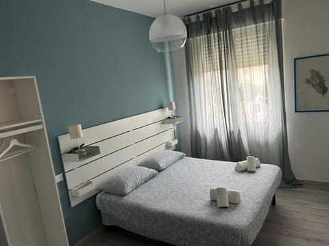 Photo of the whole room, Bedroom, towels, air conditioner