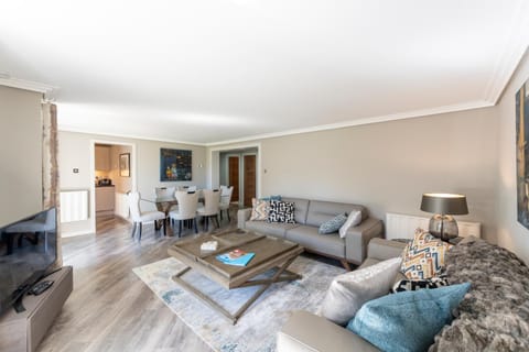 Communal lounge/ TV room, TV and multimedia, Living room, Seating area