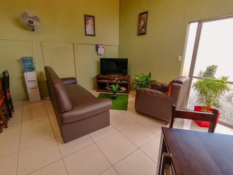 Communal lounge/ TV room, Living room, Seating area