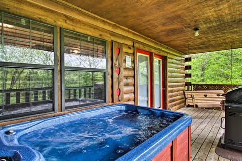 River Rush- Cozy Riverfront Cabin 5 Mi to Pigeon Forge Haus in Sevierville