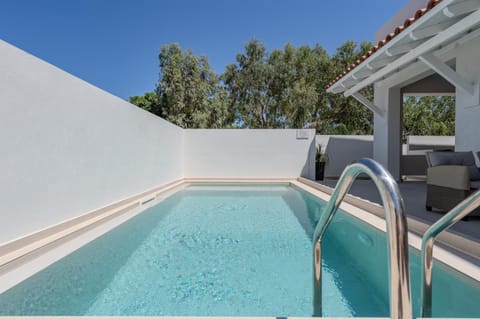 Day, Swimming pool, sunbed