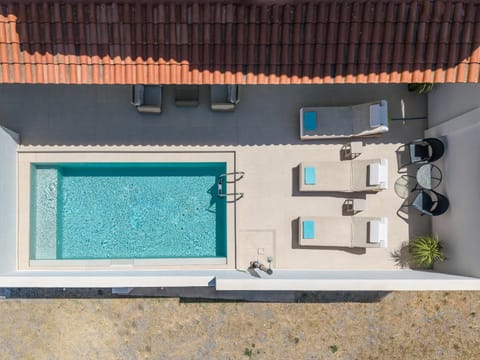 Swimming pool, sunbed