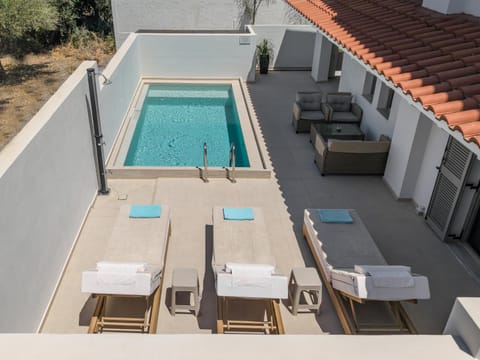 Patio, Balcony/Terrace, Swimming pool, sunbed