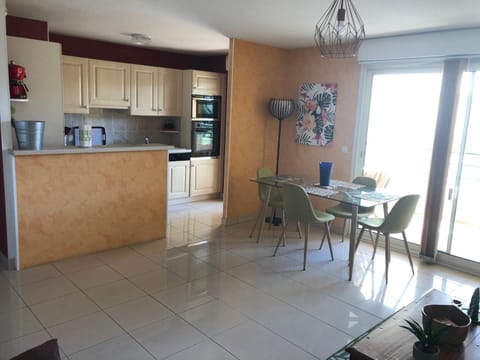 Kitchen or kitchenette, Other, Dining area