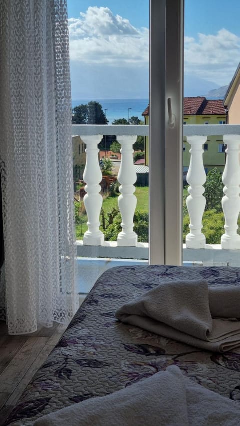 Bed, Bedroom, Sea view