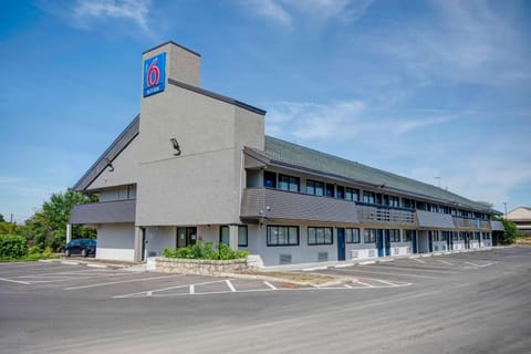 Motel 6 Columbus OH - OSU North Hotel in Clintonville