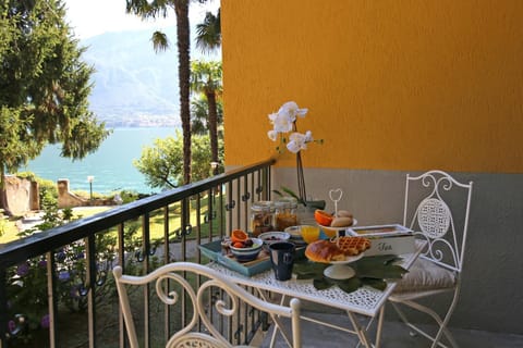 Balcony/Terrace, Lake view, Breakfast