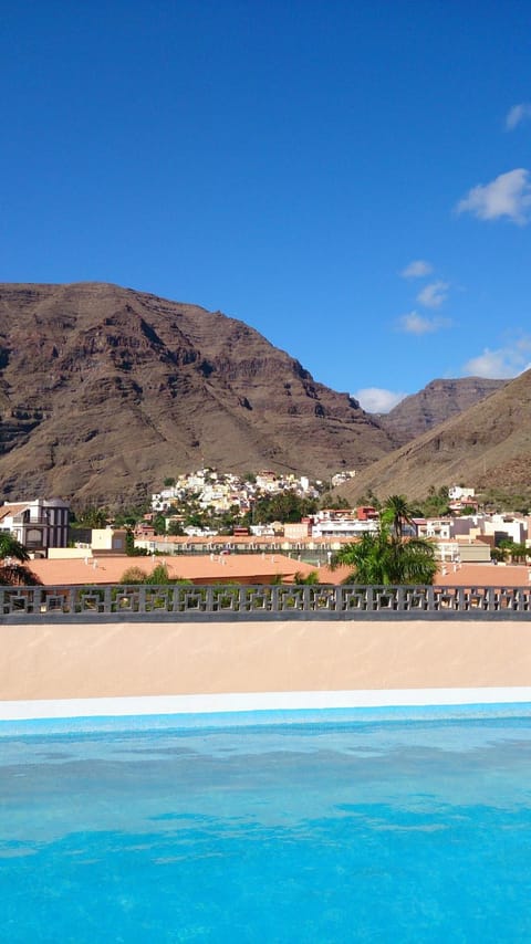 Mountain view, Pool view