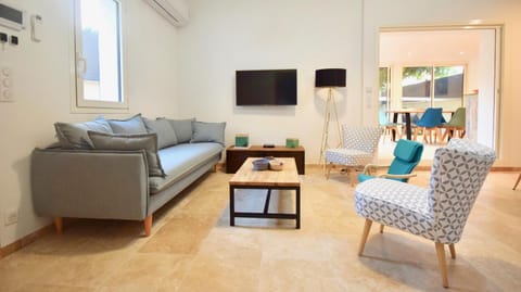 Living room, Seating area