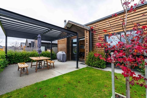 Outlet Sanctuary House in Wanaka