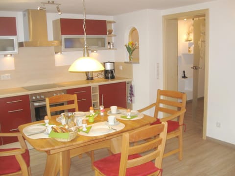 Kitchen or kitchenette, Dining area, Food