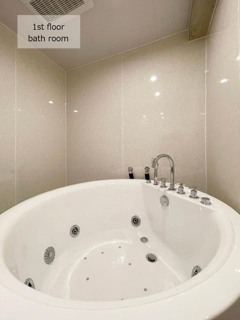 bHOTEL M's lea - Spacious 2 level apartment 4BR for 16 PPL with jacuzzi Eigentumswohnung in Hiroshima