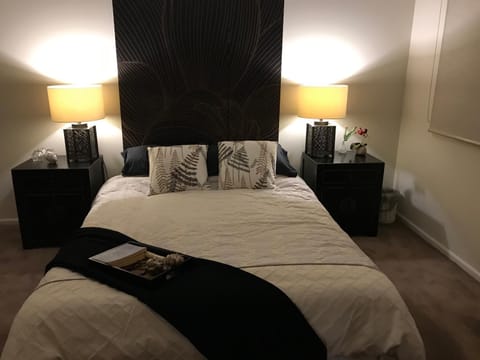 5 Star Room with own Bathroom - Singles, Couples, Families or Executives Holiday rental in Glen Waverley