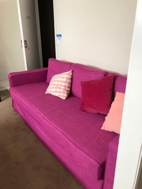 5 Star Room with own Bathroom - Singles, Couples, Families or Executives Holiday rental in Glen Waverley