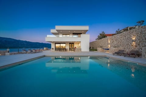 Property building, Patio, City view, Mountain view, Sea view, Swimming pool, Swimming pool, Sunset