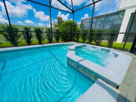 Beautiful Brand New 5 Bed With Pool And Spa 2481 Villa Chalet in Kissimmee
