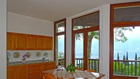 Balcony/Terrace, Dining area, Garden view, Lake view