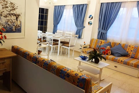 EasyStay Two Bedroom Apartment Condominio in Oroklini