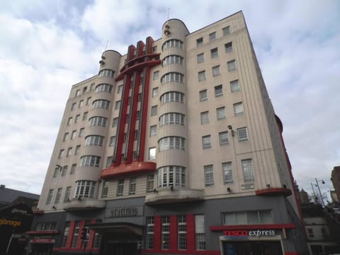 Art Deco Building on Vibrant Sauchiehall Street Apartment in Glasgow