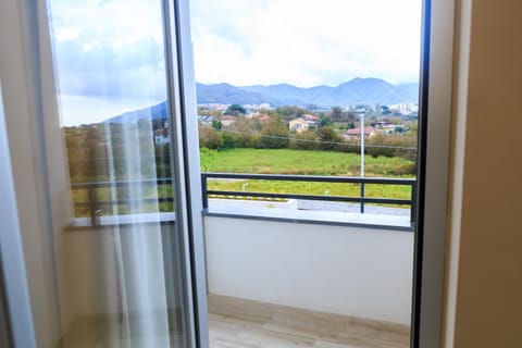 Balcony/Terrace, Garden view, Mountain view