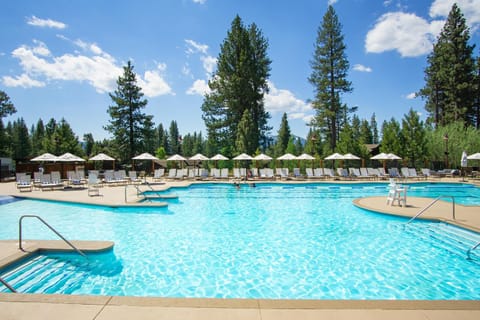 NEW 4BD Residence in the Signature Home Collection at Old Grenwood! House in Truckee