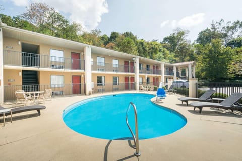 Days Inn by Wyndham Asheville Downtown North Motel in Woodfin