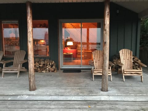 Sunset Lakehouse, cozy cottage Casa in Northern Bruce Peninsula