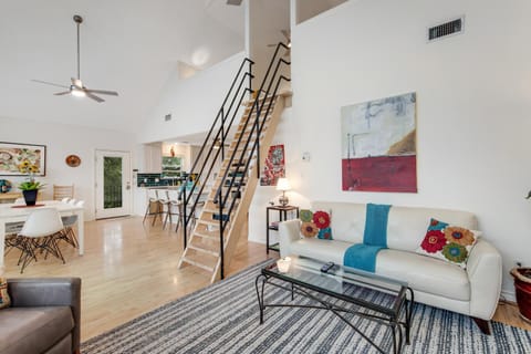 Redbird Retreat On Lake Travis Nature lodge in Lake Travis