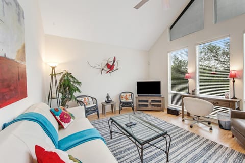 Redbird Retreat On Lake Travis Nature lodge in Lake Travis