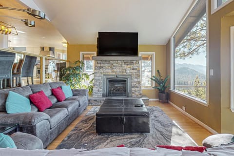 The Lake Labyrinth House in Marla Bay