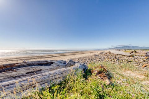 Cape Meares Beach Getaway House in Cape Meares